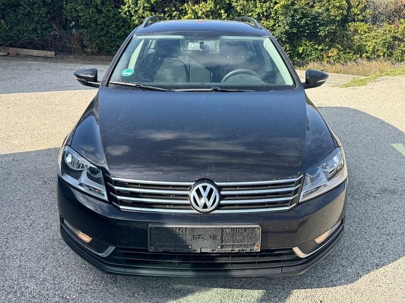 Schwarz Gebraucht 2011 VW Passat Trendline Kombi | 3.950 € (Guter Preis) - Bild 1/4