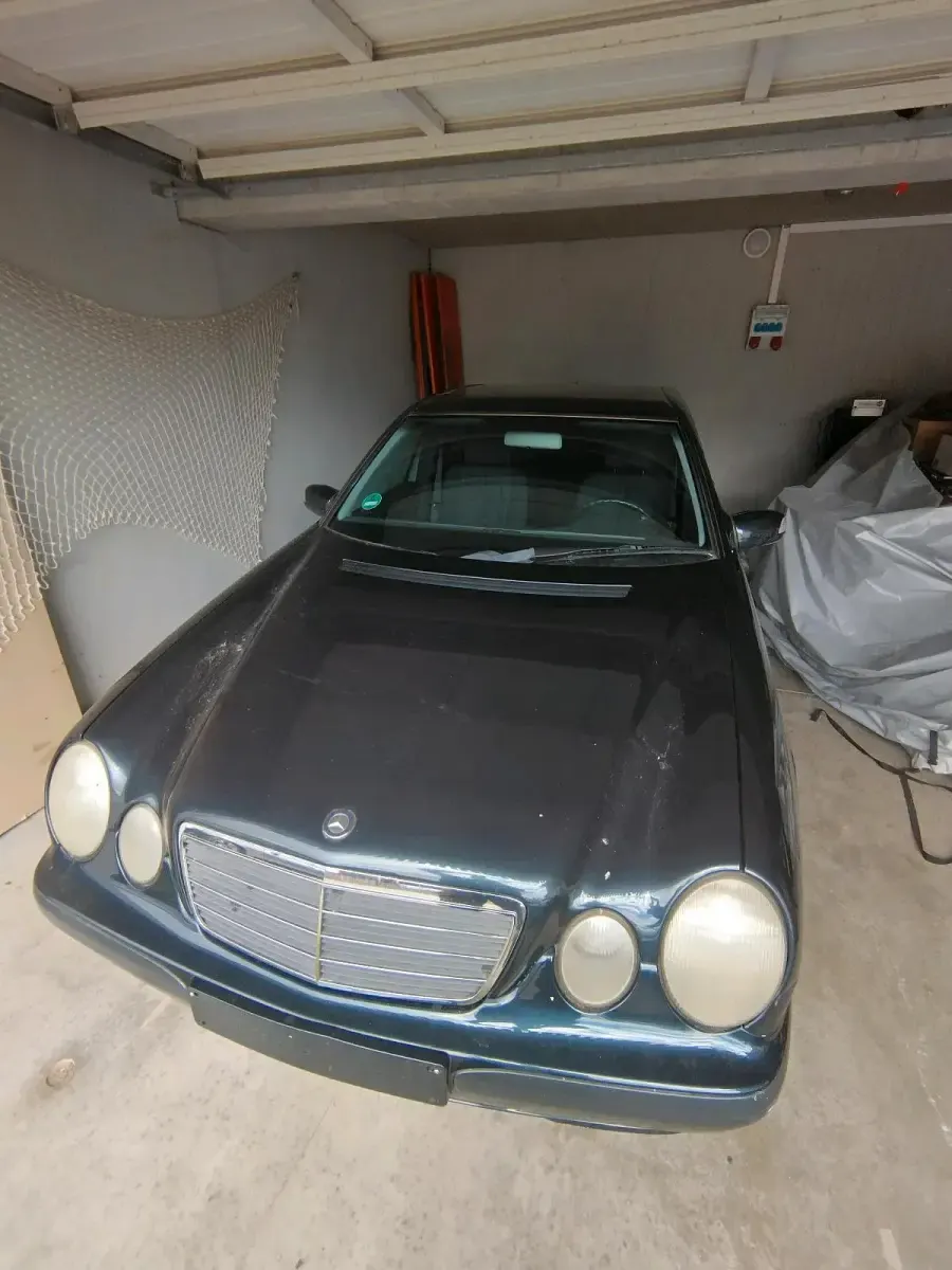 Gebraucht Mercedes E200 Classic 163 PS (119 kW) 2000 Limousine