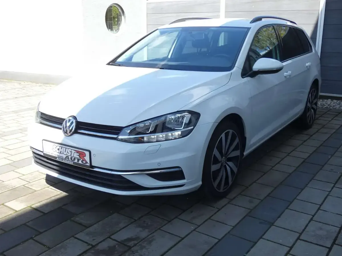 Gebraucht VW Golf VIII Comfortline 116 PS (85 kW) 2020 Pure white Kombi