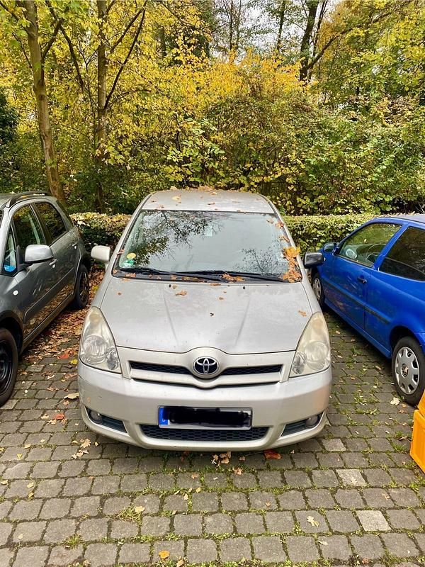 Silber Gebraucht 2006 Toyota Corolla Verso Van / Kleinbus | 2.100 € (Fairer Preis) - Bild 1/4