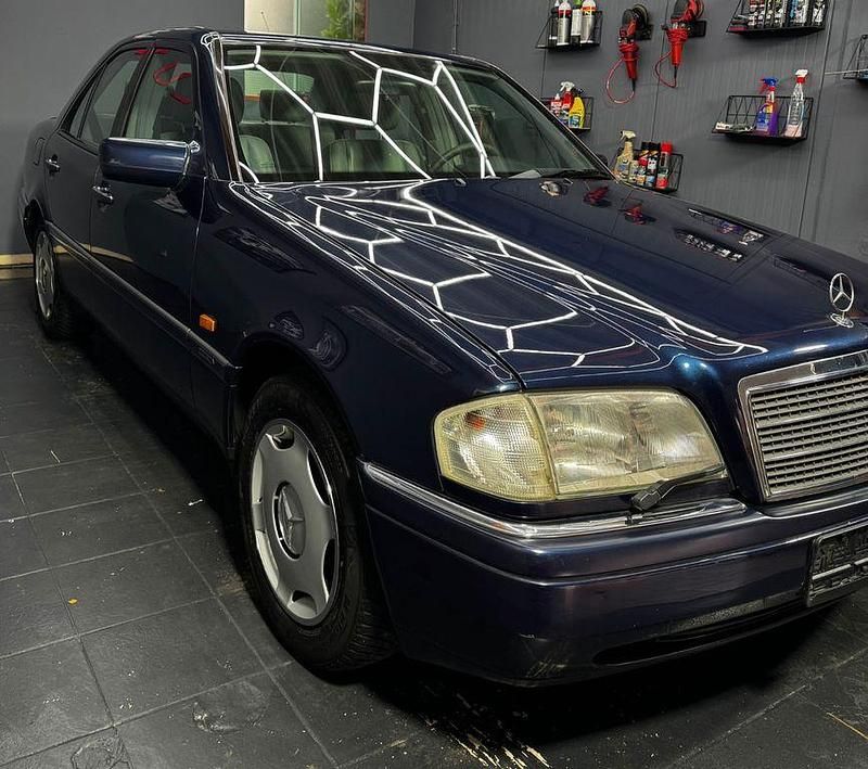 Blau Gebraucht 1995 Mercedes C180 Elegance Limousine | 3.999 € - Bild 1/4