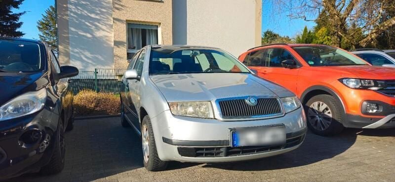 Silber Gebraucht 2004 Skoda Fabia Kleinwagen | 2.100 € (Teuer) - Bild 1/4