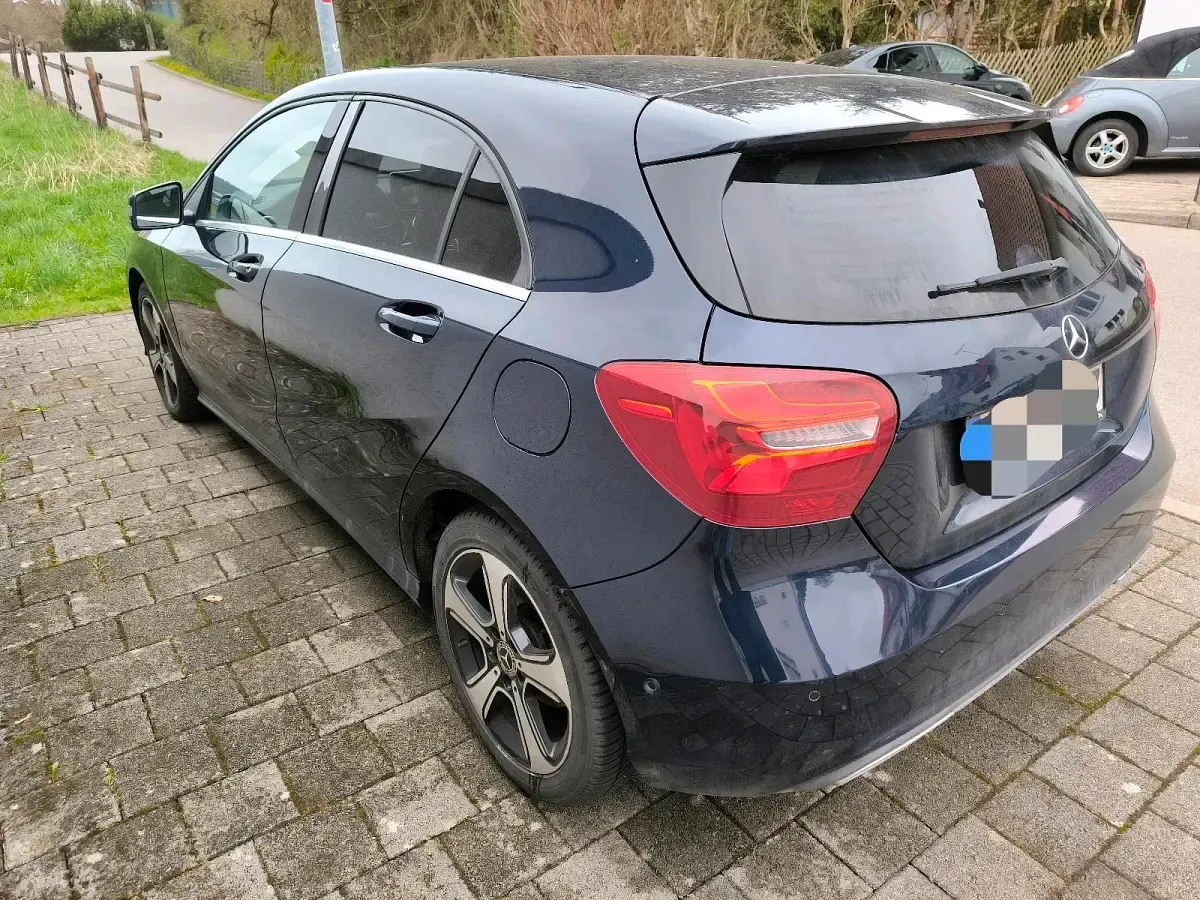 Gebraucht Mercedes A200 136 PS (100 kW) 2018 Blau Kleinwagen