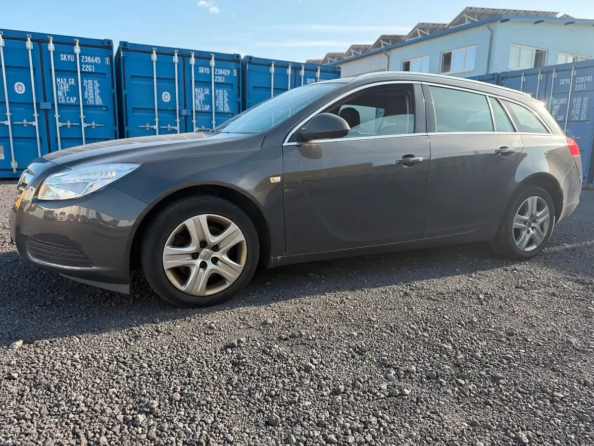 Gebraucht Opel Insignia Sport 160 PS (117 kW) 2013 Grau Kombi
