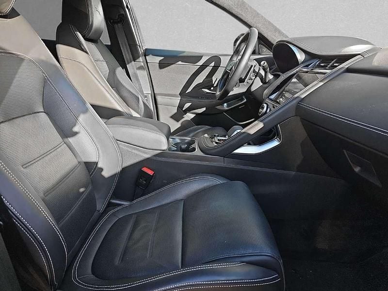 Second-hand Jaguar E-Pace R-Dynamic 165 CP (121 kW) 2021 Negru SUV