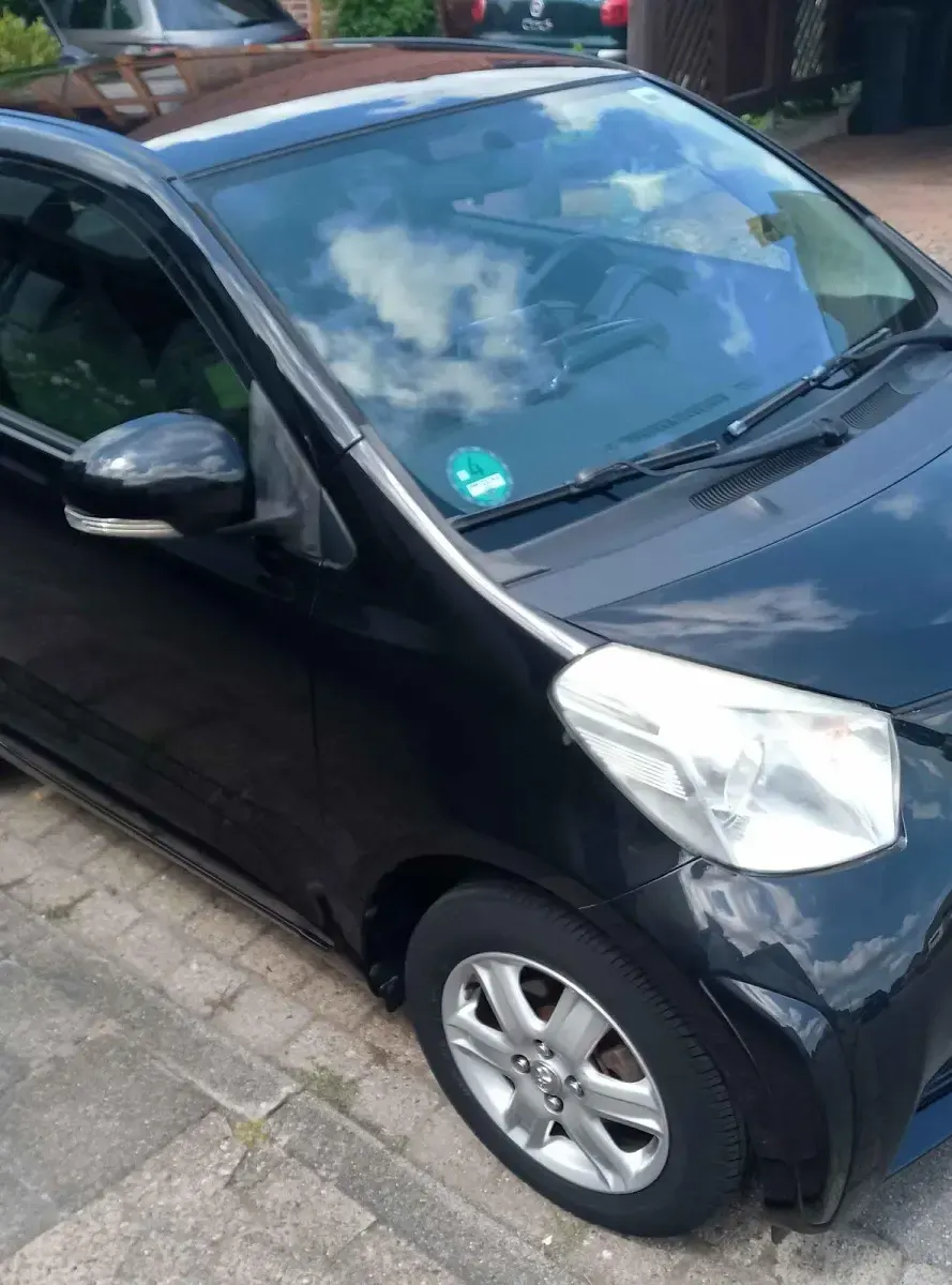 Gebraucht Toyota iQ 68 PS (50 kW) 2012 Schwarz Kleinwagen