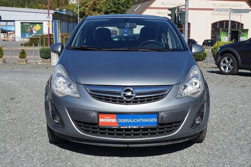 Silber Gebraucht 2011 Opel Corsa Limousine | 4.000 € (Etwas zu teuer) - Bild 1/4