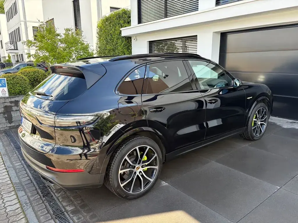 Second-hand Porsche Cayenne 462 CP (339 kW) 2021 Negru SUV