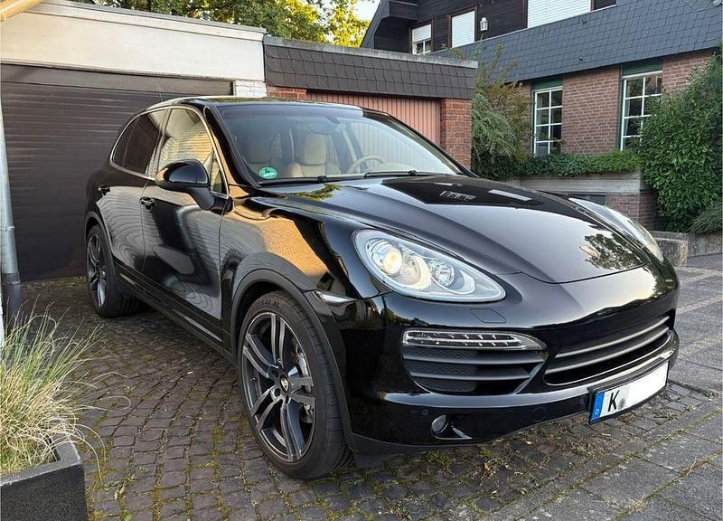 Schwarz Gebraucht 2011 Porsche Cayenne Turbo SUV | 21.390 € - Bild 1/4