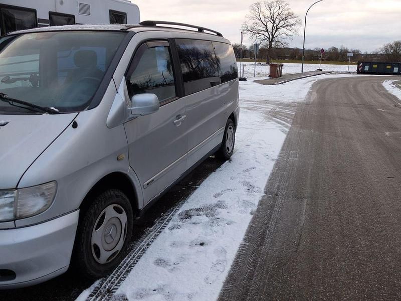 Gebraucht Mercedes V220 122 PS (89 kW) 2000 Silber Van / Kleinbus