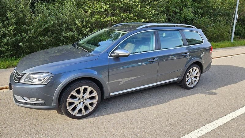 Grau Gebraucht 2012 VW Passat Alltrack Kombi | 8.900 € (Superpreis) - Bild 1/4