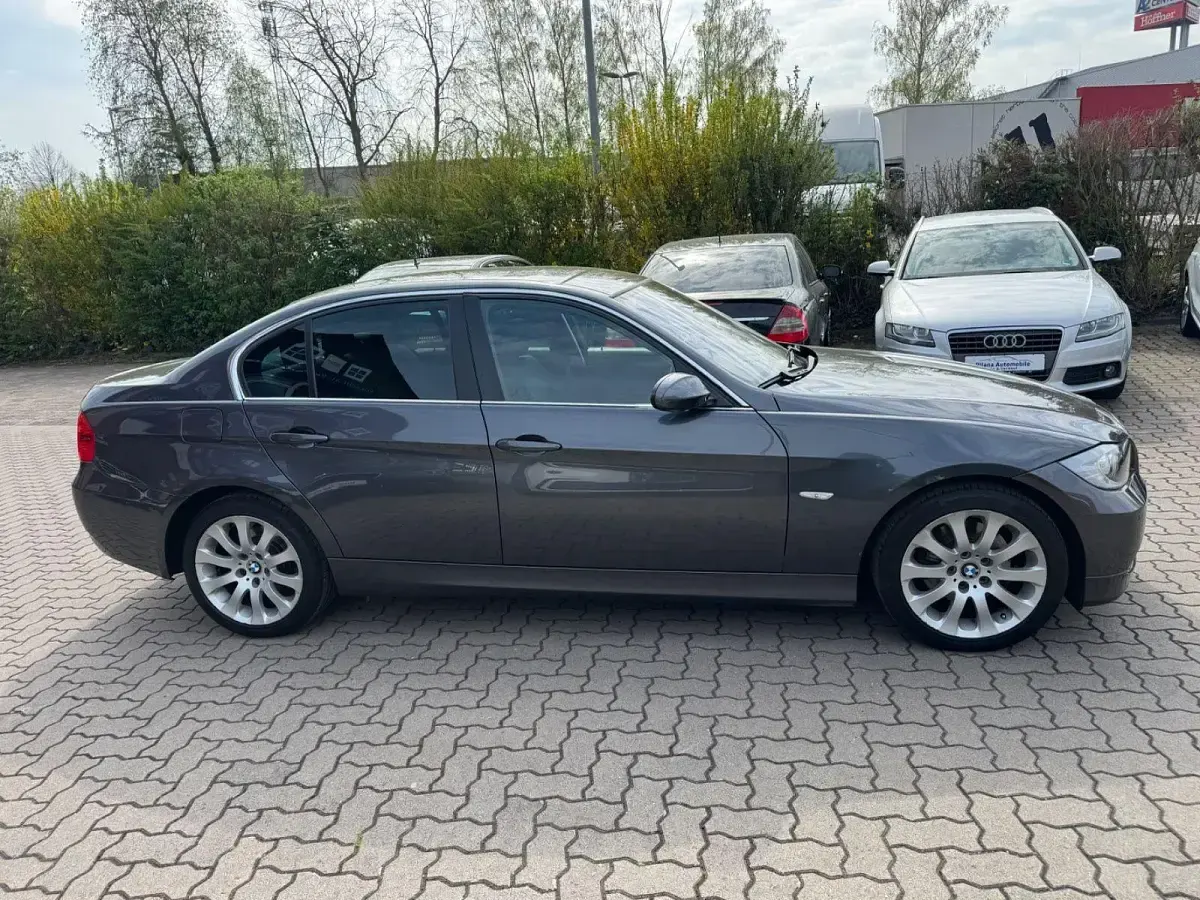Gebraucht BMW 325 Advantage 218 PS (160 kW) 2007 Grau Limousine