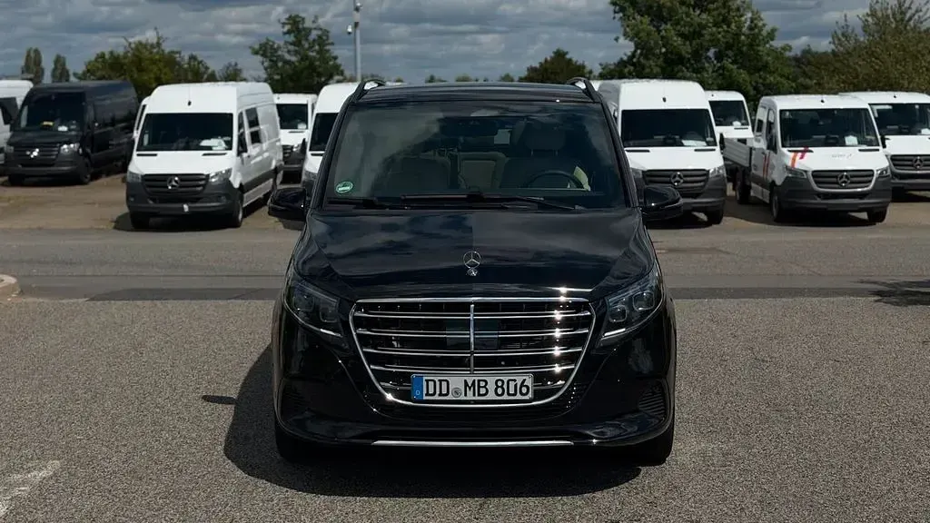 Gebraucht Mercedes V300 Exclusive 237 PS (174 kW) 2026 Obsidianschwarz Van / Kleinbus