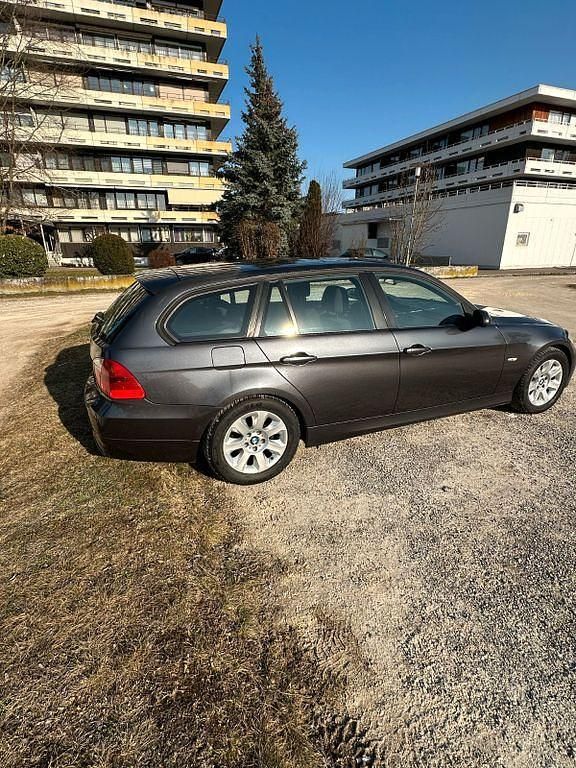 Gebraucht BMW 320 170 PS (125 kW) 2008 Schwarz Kombi