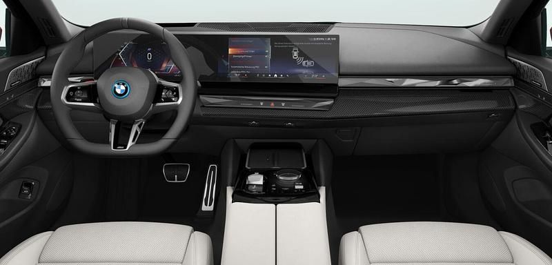 Gebraucht BMW i5 Comfort Edition 250 kW (340 PS) 2025 Rot Limousine