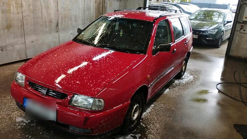 Rot Gebraucht 1999 Seat Cordoba Kombi | 400 € - Bild 1/3