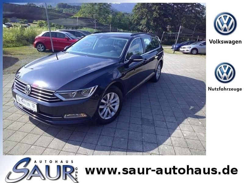 Deep black perleffekt Gebraucht 2017 VW Passat Comfortline Kombi | 12.490 € (Guter Preis) - Bild 1/4