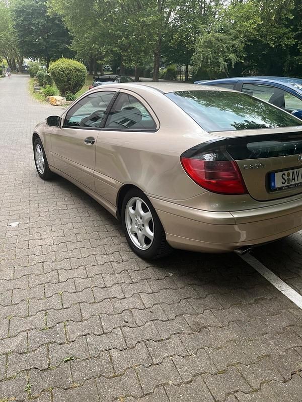 Gold Gebraucht 2003 Mercedes CL200 Coupé | 2.800 € - Bild 1/4