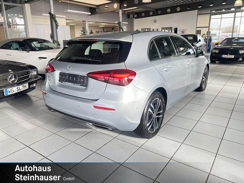 Gebraucht Mercedes A180 Progressive 116 PS (85 kW) 2024 Lack hightechsilber Limousine