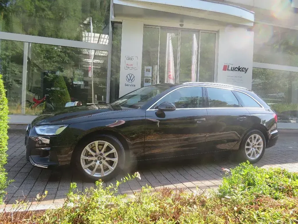 Gebraucht Audi A4 163 PS (119 kW) 2022 Schwarz Kombi