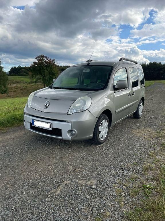 Gold Gebraucht 2010 Renault Kangoo Luxe Van / Kleinbus | 5.950 € (Etwas zu teuer) - Bild 1/4