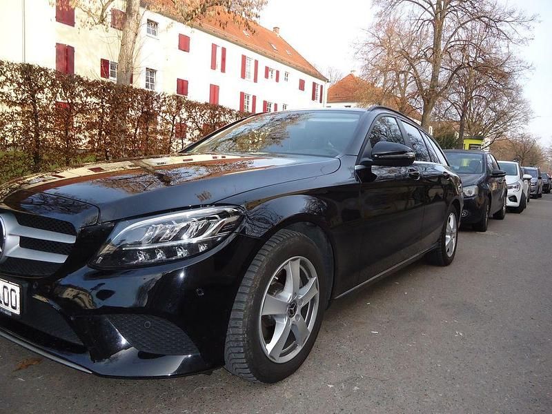 Gebraucht Mercedes C220 194 PS (142 kW) 2020 Schwarz Limousine
