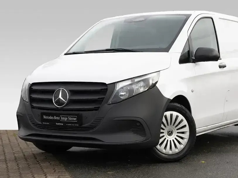 Gebraucht Mercedes Vito 163 PS (119 kW) 2024 Arktikweiß Van