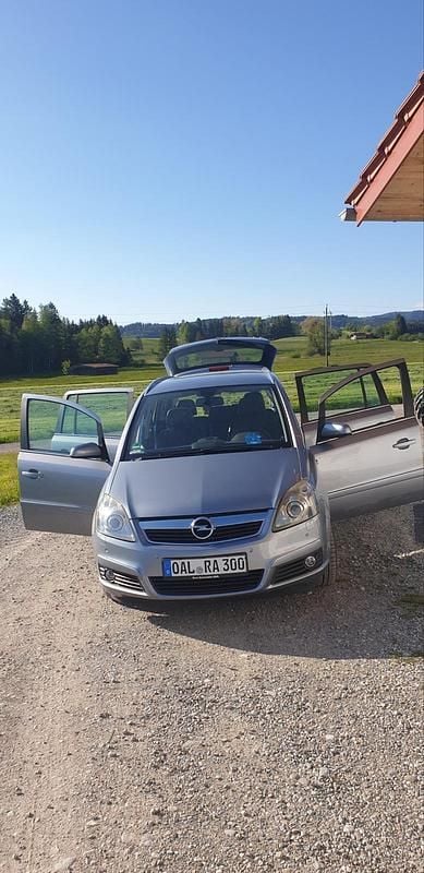 Silber Gebraucht 2007 Opel Zafira Van / Kleinbus | 2.200 € (Fairer Preis) - Bild 1/4