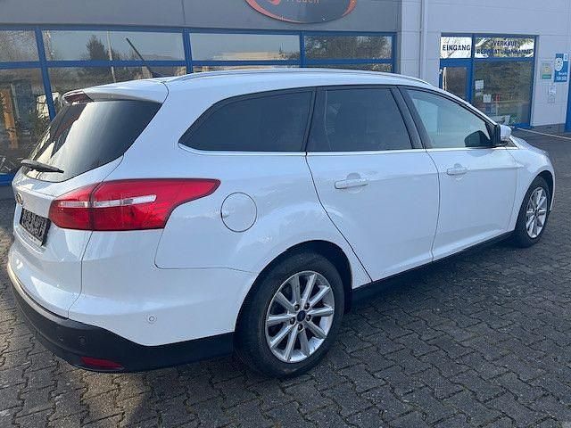 Gebraucht Ford Focus Titanium 120 PS (88 kW) 2015 Weiß Limousine