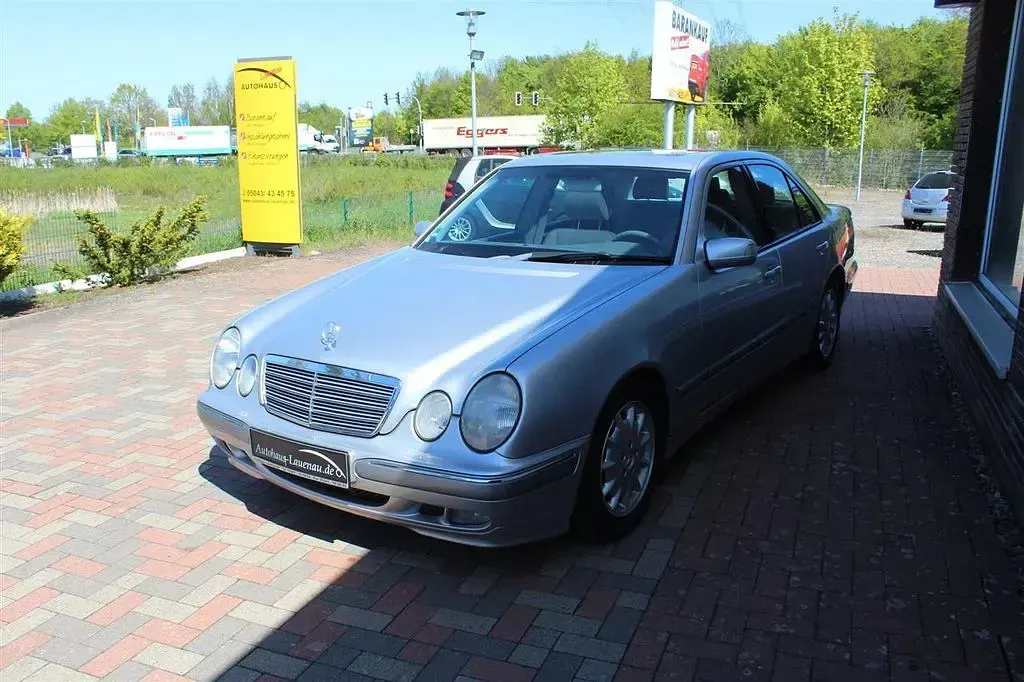 Second-hand Mercedes E200 Elegance 163 CP (119 kW) 2000 Argintiu Berlinǎ