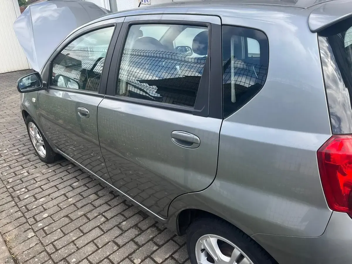 Gebraucht Chevrolet Aveo LT 101 PS (74 kW) 2011 Grau Kleinwagen
