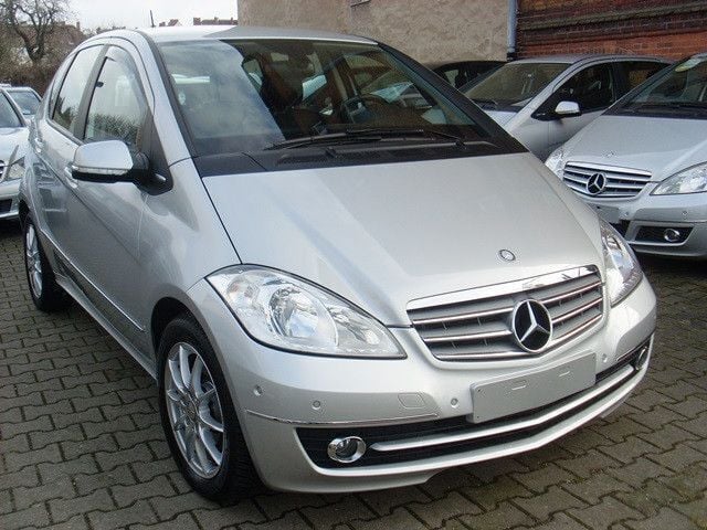 Gebraucht Mercedes A180 Elegance 116 PS (85 kW) 2011 Silber Limousine