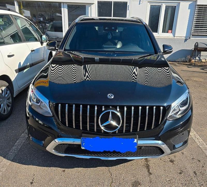 Schwarz Gebraucht 2019 Mercedes GLC300 SUV | 26.900 € (Guter Preis) - Bild 1/4