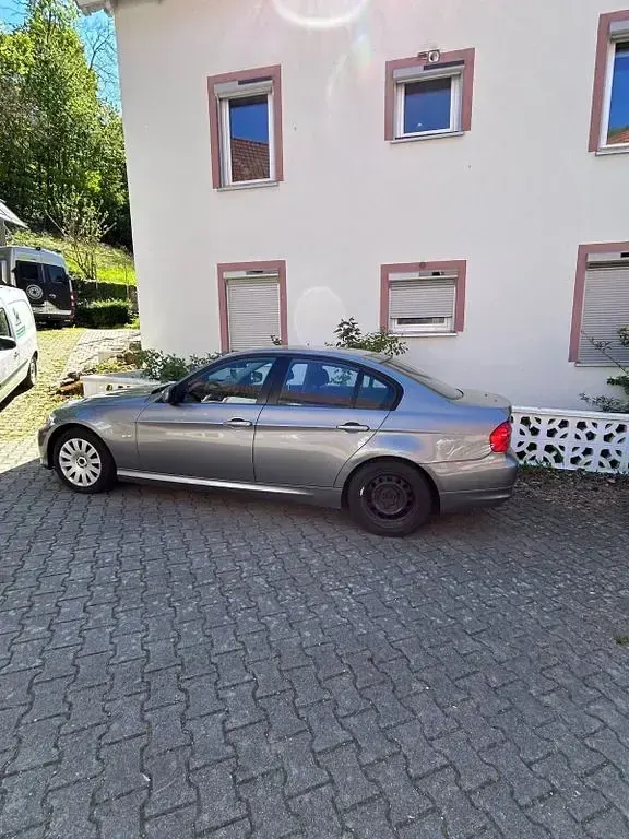 Gebraucht BMW 316 116 PS (85 kW) 2010 Grau Limousine