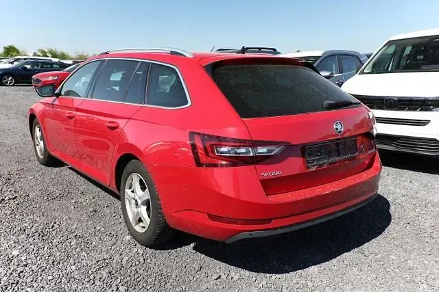 Gebraucht Skoda Superb Premium Edition 150 PS (110 kW) 2019 Velvet red metallic velvet red metallic Kombi