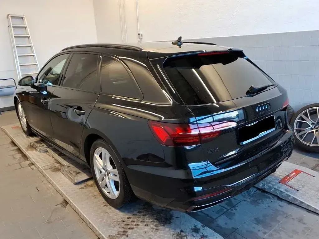 Używany Audi A4 S-Line 204 KM (150 kW) 2023 Czarny Kombi