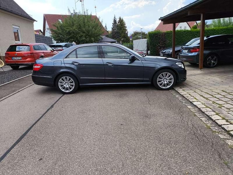 Gebraucht Mercedes E250 Elegance 204 PS (150 kW) 2013 Limousine