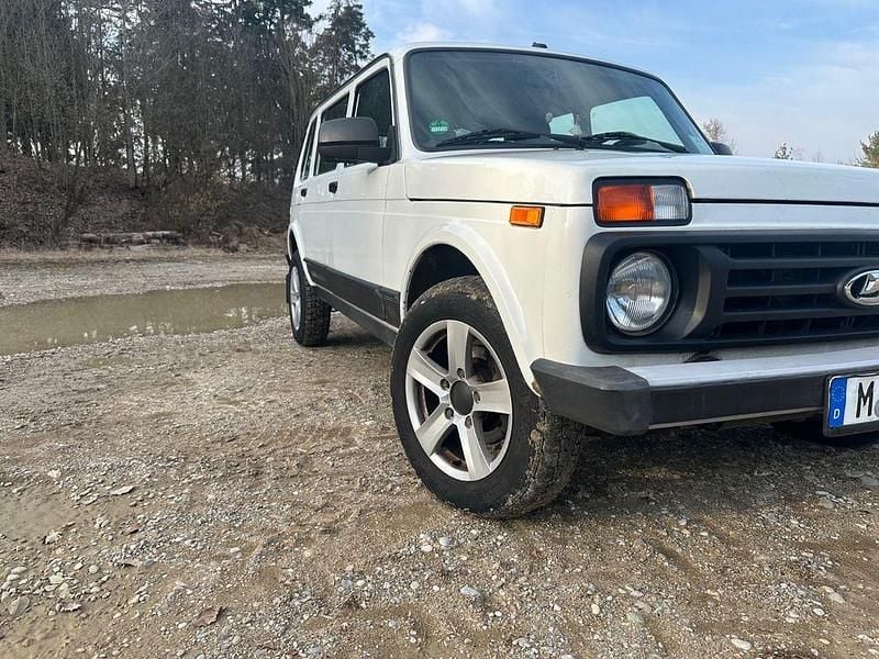 Gebraucht Lada niva 83 PS (61 kW) 2022 Weiß SUV