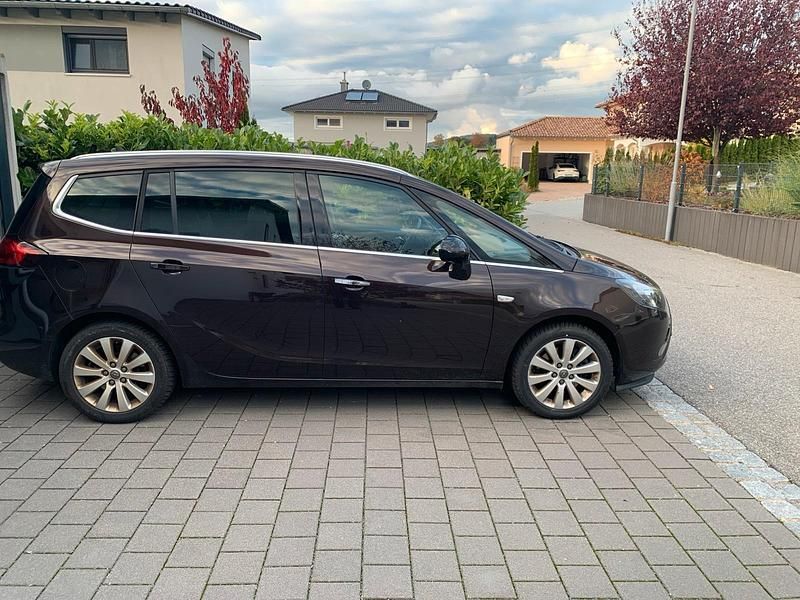 Braun Gebraucht 2012 Opel Zafira Tourer Van / Kleinbus | 5.500 € (Superpreis) - Bild 1/4