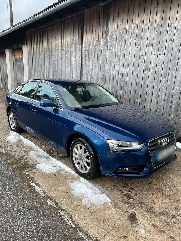 Gebraucht Audi A4 170 PS (125 kW) 2014 Blau Limousine