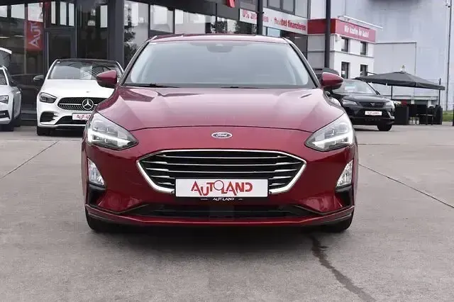 Gebraucht Ford Focus Titanium 125 PS (91 kW) 2020 Rot Limousine