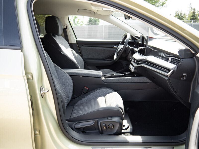 Gebraucht Skoda Superb Selection 150 PS (110 kW) 2024 Gelb Kombi