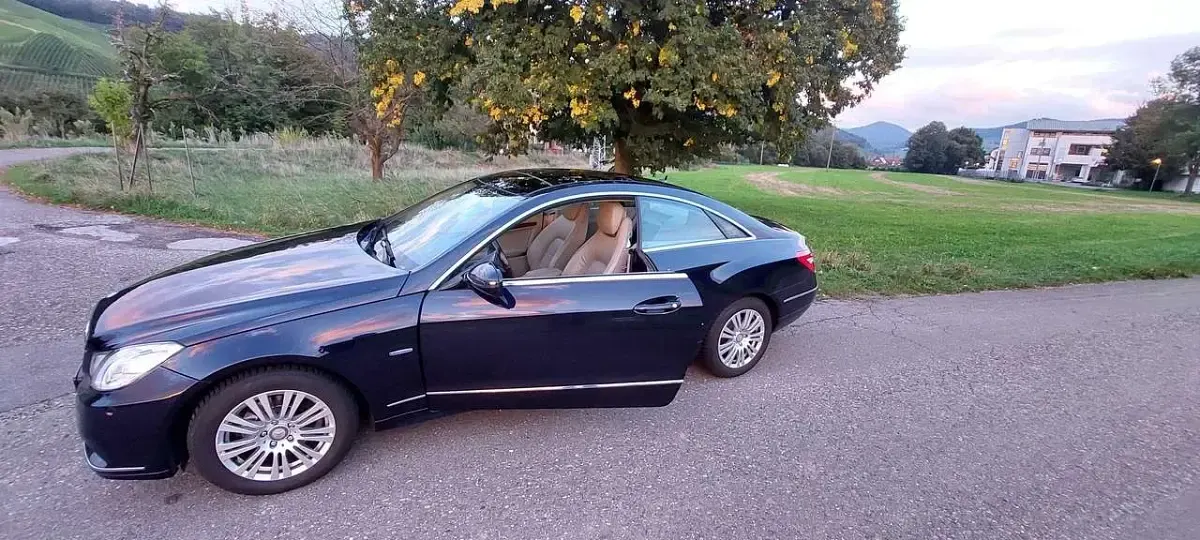 Second-hand Mercedes E250 Elegance 204 CP (150 kW) 2009 Albastru Coupe