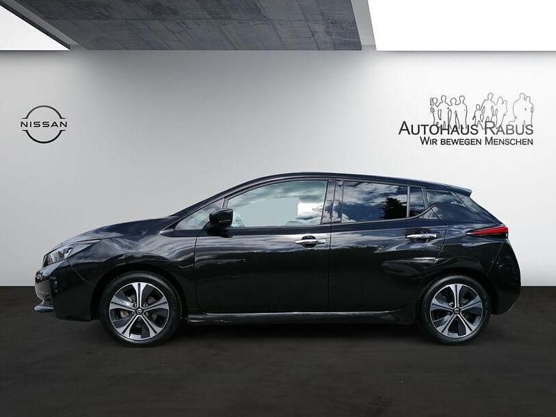 Gebraucht Nissan Leaf N-Connecta 110 kW (150 PS) 2022 Schwarz black metallic Kleinwagen