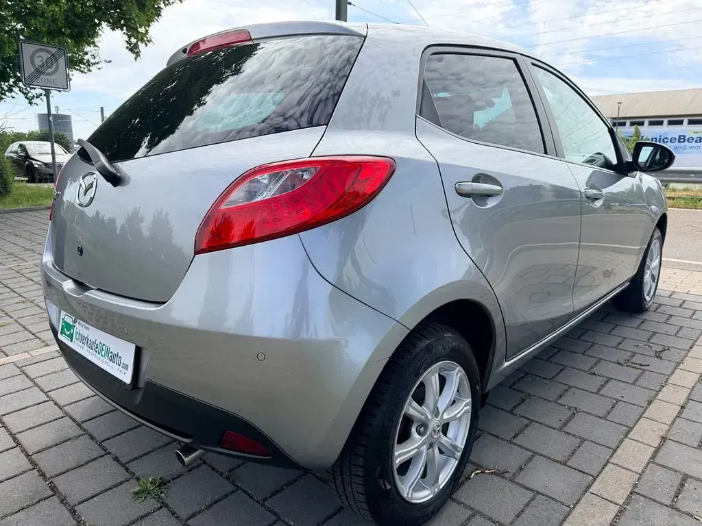 Gebraucht Mazda 2 Kenko 84 PS (61 kW) 2013 Silber Kleinwagen