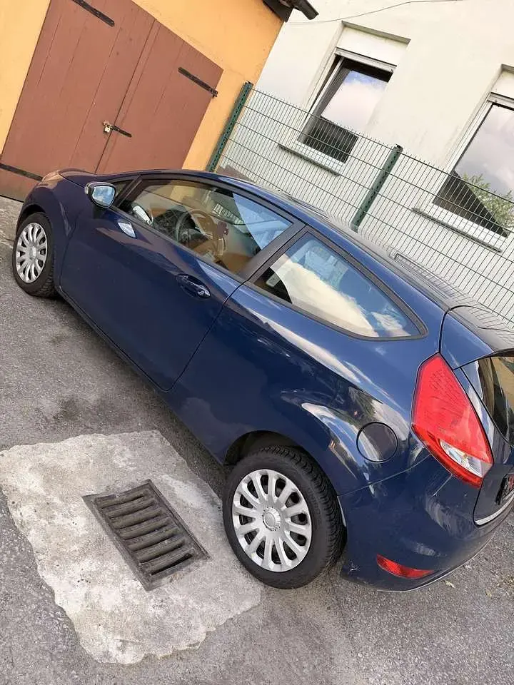 Gebraucht Ford Fiesta Trend 60 PS (44 kW) 2010 Blau Kleinwagen