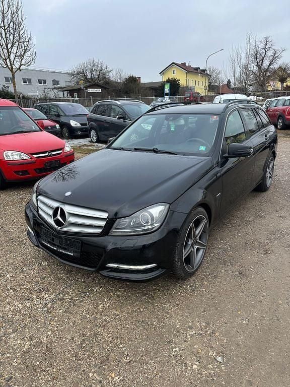 Schwarz Gebraucht 2011 Mercedes C220 Limousine | 3.700 € (Guter Preis) - Bild 1/4