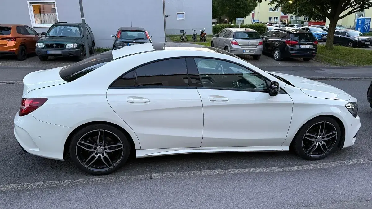 Gebraucht Mercedes CLA180 AMG line 122 PS (89 kW) 2017 Weiß Limousine