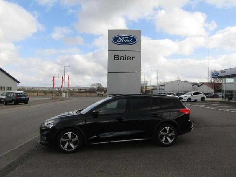 Gebraucht Ford Focus Active X 125 PS (91 kW) 2020 Obsidianschwarz metallic Kombi
