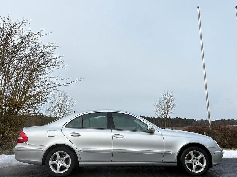 Gebraucht Mercedes E240 Elegance 177 PS (130 kW) 2002 Silber Limousine